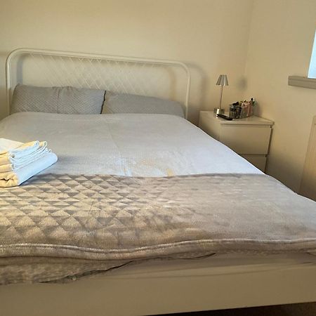 Comfy, Cosy Small Double With Wi-Fi Earley Εξωτερικό φωτογραφία