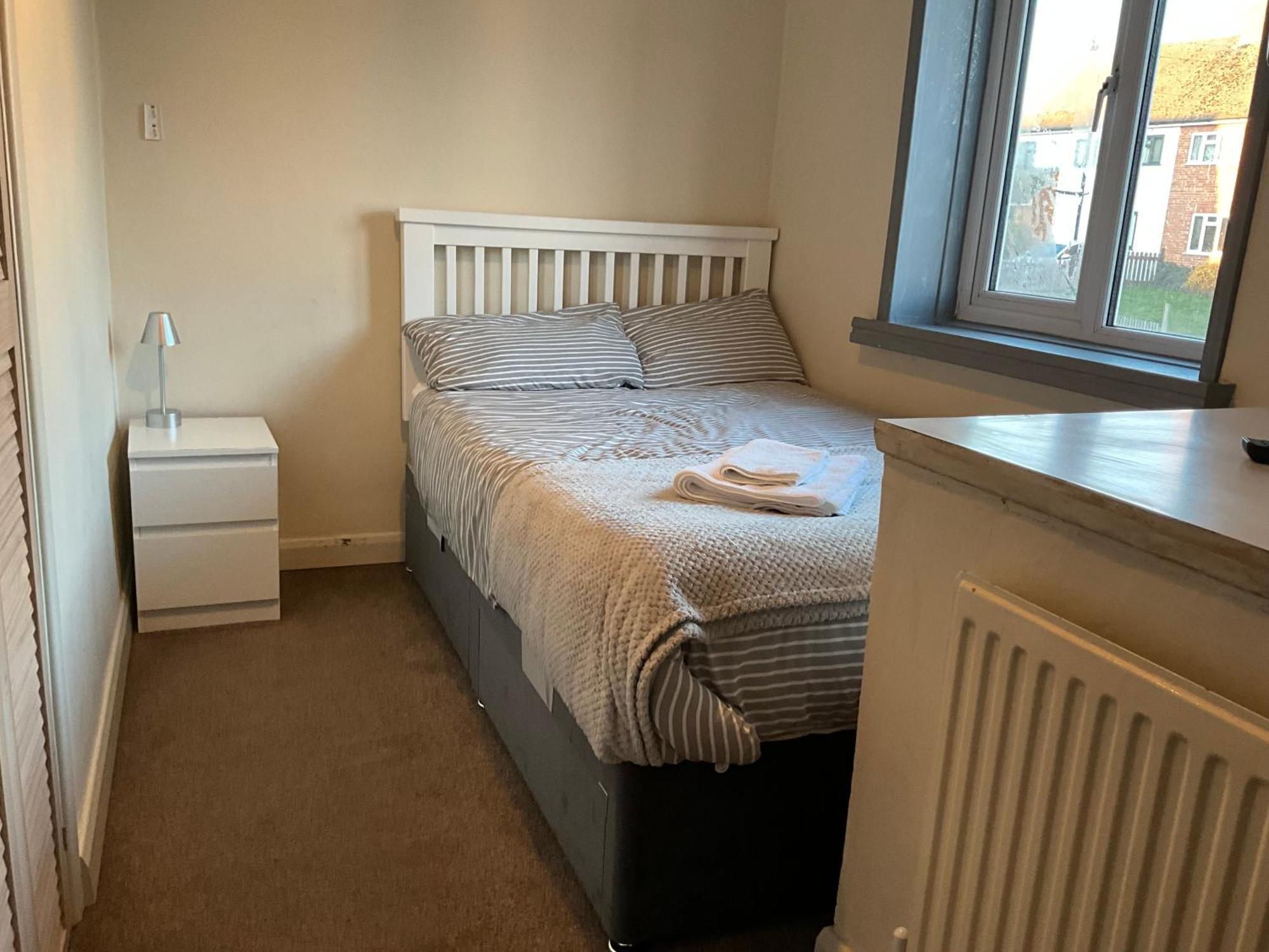 Comfy, Cosy Small Double With Wi-Fi Earley Εξωτερικό φωτογραφία